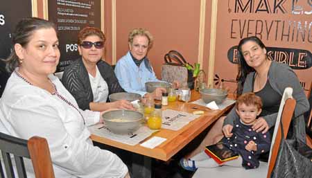 Foto | José Fernando Tangarife | LA PATRIA María Fernanda Jaramillo Ochoa, Amparo Ochoa, Lucía Londoño Salazar, Juliana Jaramill