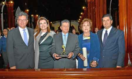 Jorge Iván Mejía Franco, Clemencia Mejía Franco, Héctor Mejía Aristizábal, Dora Franco de Mejía y Alejandro Mejía Franco.
