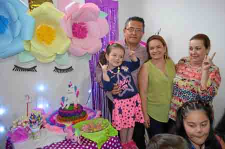 Foto | Cortesía Carlos Alberto Sarmiento | LA PATRIA Guadalupe aparece en compañía de sus padres Carlos Hernando Restrepo Echeve