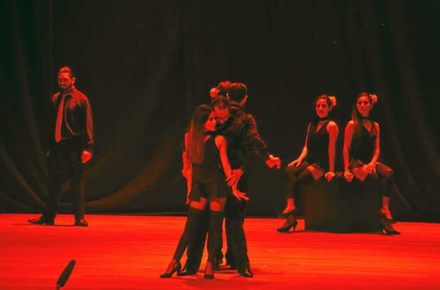 La agrupación Actores en Escena durante la obra Como sos te quiero.