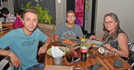 Sergio Vargas Velásquez, Jacobo Vargas Velásquez y Narda Velásquez Zuluaga.