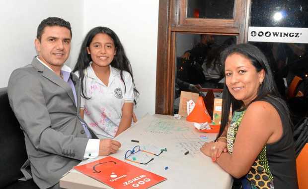 Foto | José Fernando Tangarife | LA PATRIA Ricardo Cardona Lozano, Ayelen Cardona Trejos y Claudia Trejos Cruz.