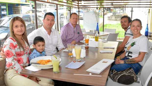 Foto | José Fernando Tangarife | LA PATRIA Yuliana Castillo Zuluaga, Miguel Ángel Cadavid Castillo, Luis Felipe Cadavid Alzate, 