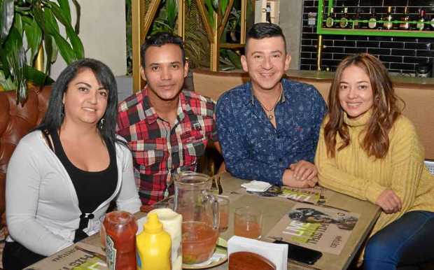 Foto | José Fernando Tangarife | LA PATRIA Milena Pinilla Salazar, Vismar Velarde Hernández, Carlos Uriel Parra Trujillo y Lina 