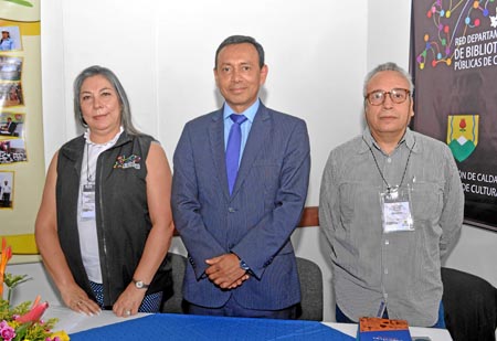 Martha Lucía Piedrahíta Salazar, coordinadora de la Red Departamental de Bibliotecas Públicas de Caldas; Lindon Alberto Chavarri