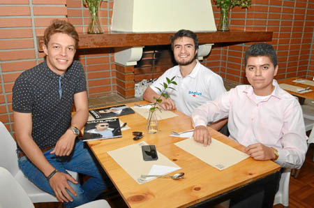 Víctor Raúl Jiménez Yepes, Ángelo Quintero Ciprian y Luis Miguel Osorio Noreña, de Casa Blanca y Anglus, se reunieron en un almu