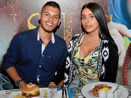 Daniel Alejandro González González invitó a comer a Valentina Peña Vásquez al restaurante Ozul, para celebrar su cumpleaños.