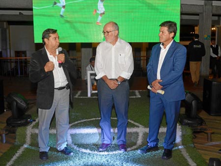 Durante el acto que se celebró en el Hotel Termales El Otoño, aparecen Álvaro González Alzate, vicepresidente de la Federación C