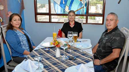 Luz Stella Quintero Valencia, Martha Valencia López y Carlos Alberto Valencia López.