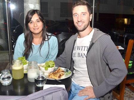 En el restaurante El Bistro Francés estuvieron Magli Carrizo y Nicolás Calandra.