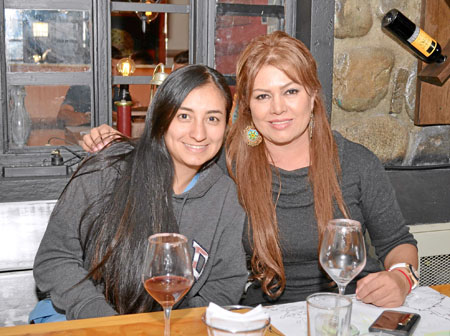 Daniela Restrepo Salcedo comió con su amiga Patricia Buriticá Rodas en el restaurante Búffalo Republic. 