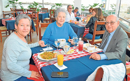 Marcela Vargas Villegas, María Eugenia Villegas de Vargas y Jorge Vargas Gónima.