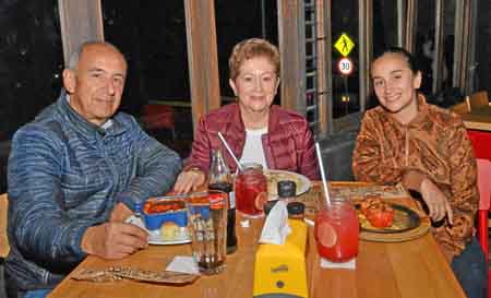 Jorge Luis Palacio Vargas, Anita Castro Arcila y María Fernanda Palacio Castro.