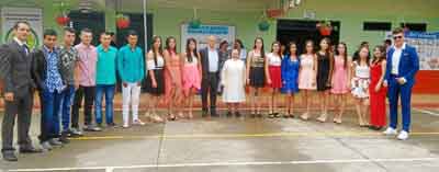 18 jóvenes de la institución educativa Las Coles recibieron el título como técnicos en Procesos Agroindustriales que les otorgó 