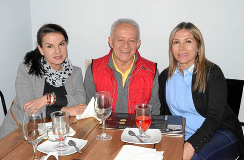 Foto | José Fernando Tangarife | LA PATRIA Martha Lucía García Naranjo, Diego Villada Osorio y María Carmenza Grisales.
