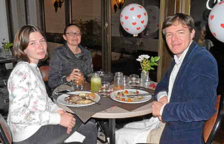 Mariana Ariza Hernández, Isabel Hernández Madrid y Daniel Ariza Gómez.