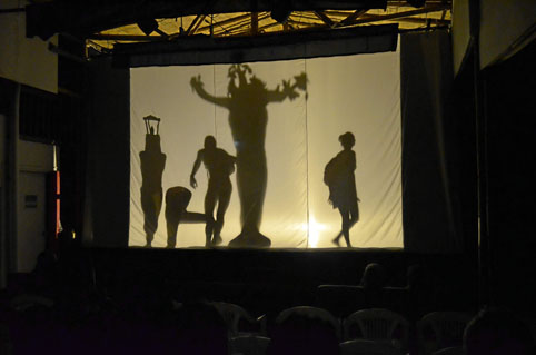 Escena de Amor en sombras.