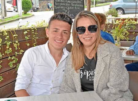 Jacobo Naranjo García invitó a su mamá, Juliana García Orrego, a un almuerzo en el restaurante Rústiko para celebrar el Día de l