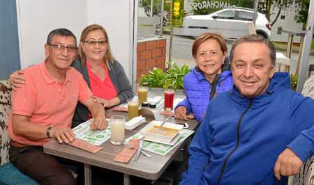 Foto | José Fernando Tangarife | LA PATRIA Roberto Navarro Toro, María Hélida Palacio de Navarro, Luz Marina Guzmán de Jaramillo