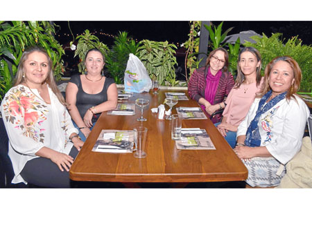 Graciela Franco Buriticá, Sandra Ramírez Suárez, Rubiela Jiménez Aguirre, Clemencia Giraldo Zuluaga y Ana María López Franco.