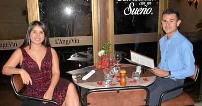 Katherine Ochoa Melo y Sergio Noguera Ruiz compartieron en una comida en el restaurante L’Angevin.