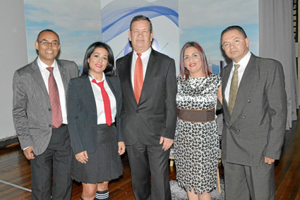 Pablo Antonio Llanos Puerta, rector del Nuevo Gimnasio; Ángela María Patiño, coordinadora; Luis Alfonso Robledo Giraldo, coordin