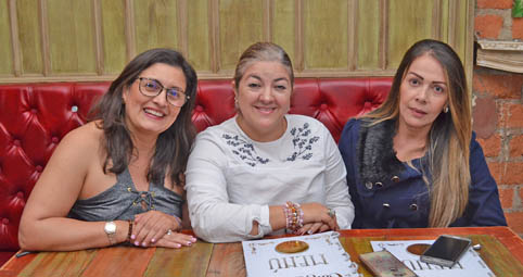 Luz Marina Muñoz Ocampo, Johanna Valencia Parra y Patricia Ortiz Agudelo.