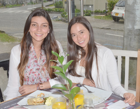 Paola Castellanos Lara y María Alejandra Martínez Meza compartieron en el restauranet Il Bistro Francés.