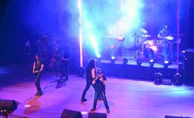 Ángeles del Infierno durante su concierto en el Teatro Los Fundadores.