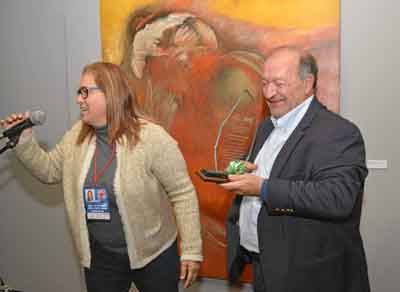 Ana Acuña Castro, representante del Ministerio de Cultura y el Festival de las Artes de Costa Rica, hizo un homenaje al Festival