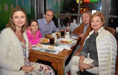 Carolina Cárdenas Gómez, Gabriela Montoya Cárdenas, Fernando Montoya Salazar, Jaime Cárdenas Jaramillo y Ángela María Gómez de C