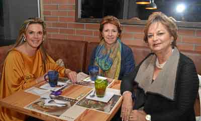 Lina Giraldo Escobar, Gloria Beatriz Restrepo Correa y Ángela María Gómez de Cárdenas compartieron en el restaurante Artesá.