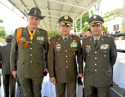 Mayor Daniel Giraldo Cañas, director encargado de la Escuela de Carabineros Alejandro Gutiérrez; brigadier general William Ernes