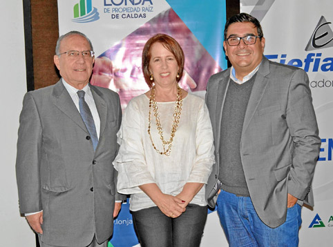 Guillermo Hurtado Mejía, presidente de la Lonja Propiedad Raíz de Caldas; Mónica Cuartas Villegas, gerente de la Lonja Caldas, y