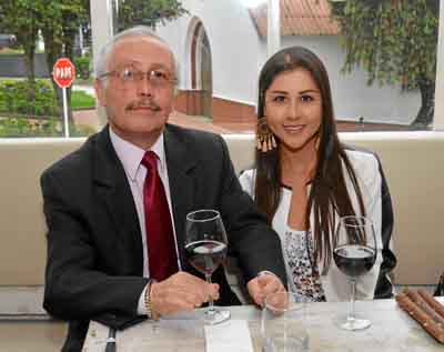 En un almuerzo en el restaurante Grazia Luis Hernando Cárdenas Mesa celebró con su hija, Natalia Cárdenas Quiceno, el título de 