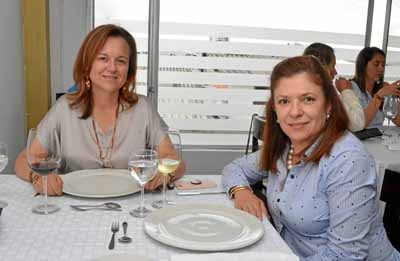 Luz María Gómez Buitrago y Martha Cecilia Bernal Escobar estuvieron en el restaurante Vino y Pimienta. 