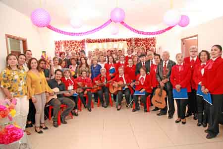 Grupo de pensionados en el festejo. 
