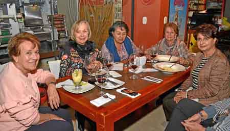María Isabel Gutiérrez Botero, Matilde Cuartas Villegas, María Victoria Ocampo Charry, Lucero Villegas de Michel y Luz María Pin