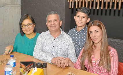 Luisa Serna Valencia, Lorenzo Serna Giraldo, Paula Andrea Murcia Torres y Jerónimo Serna Murcia.