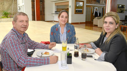 Álvaro Gómez Montes, Olga Botero Arias y Nayua Taleb Velásquez se reunieron en el Club Manizales.