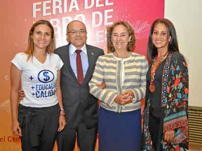 Patricia Salazar Villegas, vicerrectora de Proyección; Marco Tulio Jaramillo Salazar, rector encargado y las panelistas Adela Mu