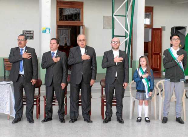 William Humberto Mipaz Medellín, coordinador de Convivencia; Carlos Alberto Flórez Peláez, coordinador Académico; presbítero Fer