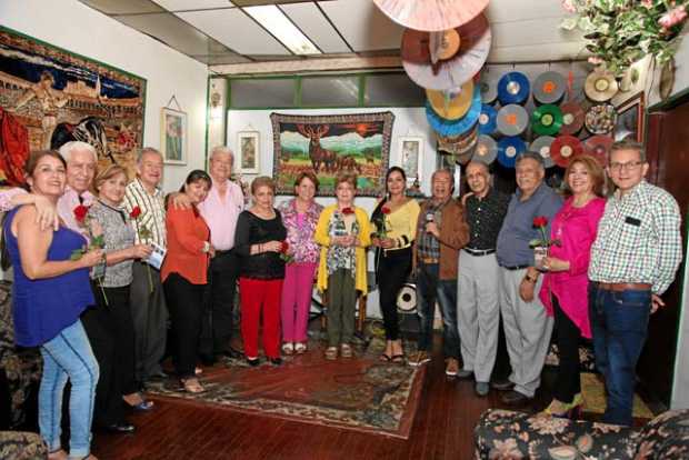 Asistentes a la tertulia.