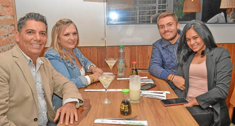 Agustín Salvar, Gloria Betancur, Juan David Castaño Betancur y Natalia Ríos Londoño.