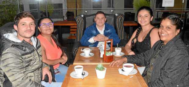 Johnnatan Londoño Salazar, María Fernanda Arango Ocampo, John Edison Londoño Salazar, Érika Arango Ocampo y Paula Andrea García 