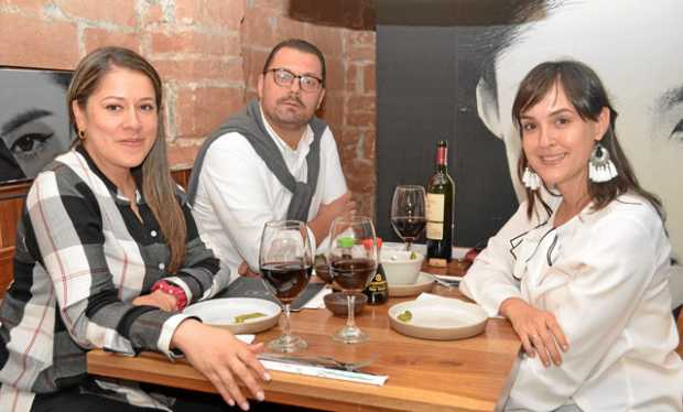 Beatriz Restrepo García, Carlos Hugo Aristizábal Mejía y Martha Kattan Villegas.