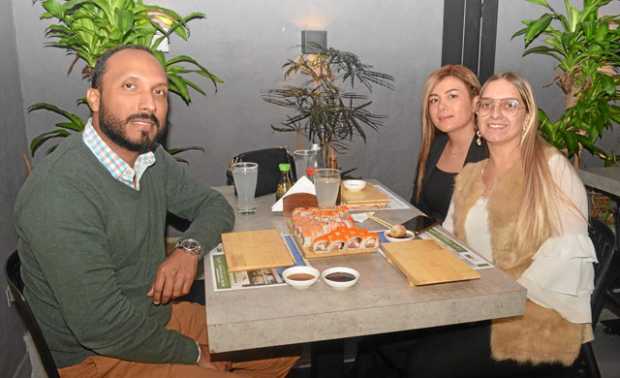 Carlos Vizcaíno Olivella, Mauren Alzate Franco y Angélica Hoyos Hernández.