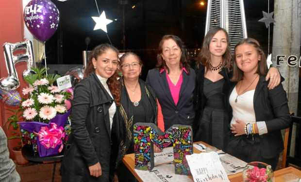 María Medina, Luz Marina Medina, Bertha Mejía Fernández, María José Corrales Medina y Manuela Gómez Becerra.