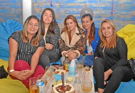 Natalia Guapacha, Marcela Yepes Vanegas, Francia Helena Vélez López, Paola Granada García y Carolina Jiménez Arango.