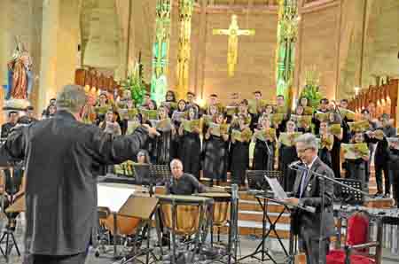El Coro Sinfónico de la Universidad Tecnológica de Pereira estrenó en Manizales Ecumenicon, oratorio para cuatro voces solistas,